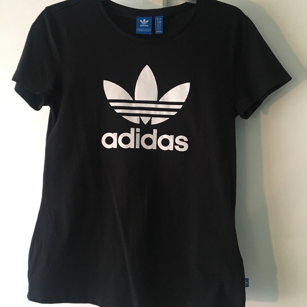 Black Adidas logo T-shirt.